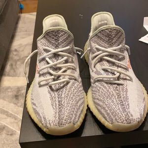 Used Yeezy shoes !!!!!